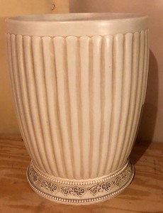 lot 114 image: Bathroom Accessories