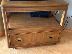 lot 9 image: TV Stand