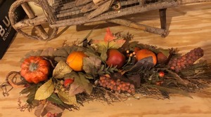 lot 104 image: More Fall Decor
