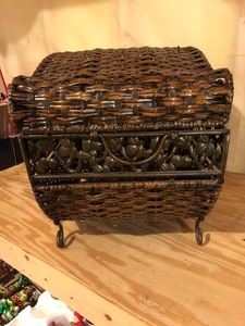 lot 98 image: Decorative Basket