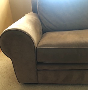 lot 50 image: Beautiful Mirco Suede Loveseat