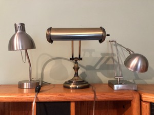 lot 72 image: Desktop Lamp Lot