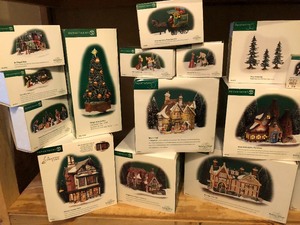 lot 77 image: Lot of Department 56