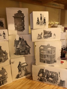 lot 78 image: Lot of 18 Department 56