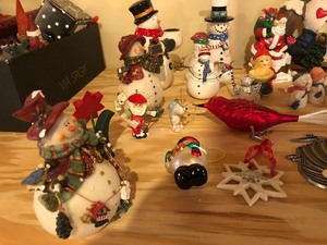 lot 84 image: Lot of Christmas Ornaments, Decor, and Figurines