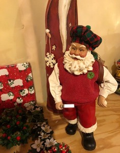 lot 87 image: Lot of Christmas Decor