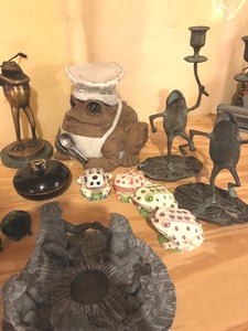 lot 89 image: 15 Item Frog Decor Lot