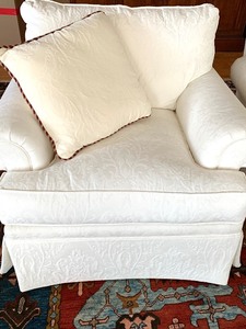 lot 18 image: Henredon Custom Folio Collection Chairs