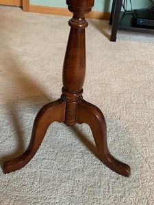 lot 25 image: Petite Accent Table