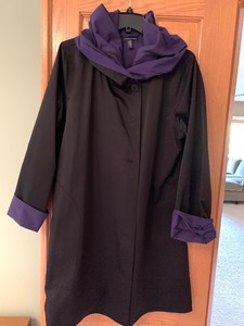 lot 33 image: Eileen Fisher Light Weight Ladies Coat