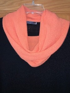 lot 36 image: Peru Etnico Ladies Shawl