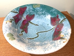 lot 123 image: Large Decorative Pottery Bowl
