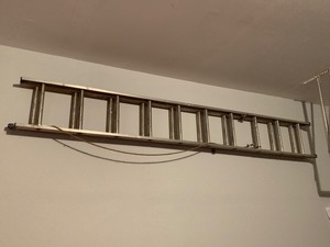 lot 143 image: Extention Ladder