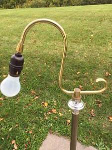 lot 100 image: Brass Floor Lamp