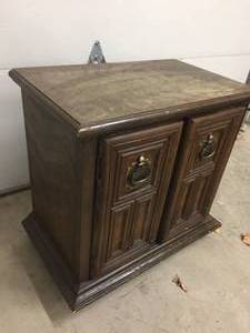 lot 115 image: End Table With Storage