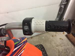 lot 118 image: Razor Four Wheeler Riding Toy