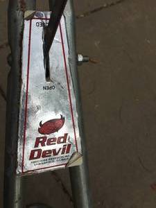 lot 135 image: Red Devil Fertilizer Spreader