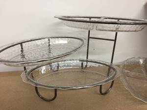 lot 146 image: Buffet Server With 5 Plastic Trays