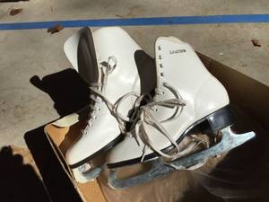lot 176 image: Womens Size 9  (by Lange) Figure Skates