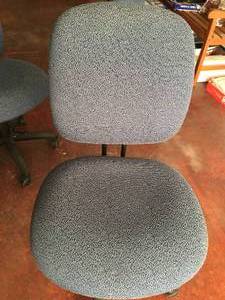 lot 183 image: Set of Four Adjustable Rolling Chairs by HON