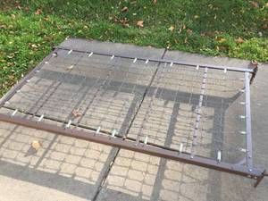 lot 184 image: Metal Daybed