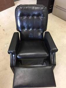 lot 218 image: Black Recliner