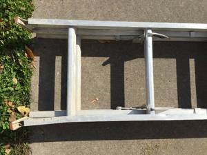 lot 229 image: 16 Foot Extension Ladder