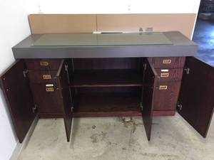 lot 281 image: Wooden Storage Cabinet w Glass Top and Six Drawers