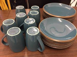 lot 297 image: Oneida Dinnerware