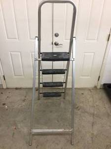 lot 317 image: Five Foot Aluminum Step Ladder