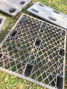 lot 335 image: Plastic Pallet Lot