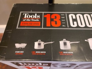 lot 6 image: 13 Pc. Cookware Set
