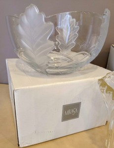 lot 14 image: Decorative Crystal Bowls & Vases