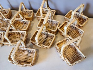 lot 34 image: Small Wicker Baskets