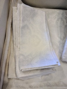 lot 42 image: New Table Linens
