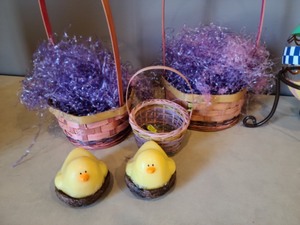 lot 37 image: Easter Decor