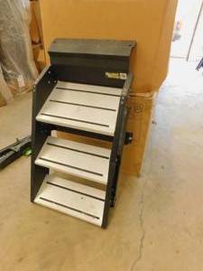 lot 29 image: Lippert Solid Step