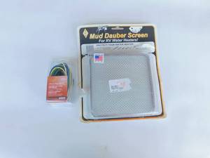 lot 38 image: Mud Dauber Screen and Trailer Connector
