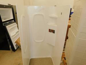 lot 110 image: White Shower