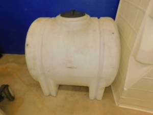 lot 146 image: Large Plastic Tank