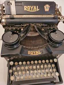Antique Royal Typewriter