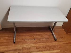 Desk with adjustable Height
