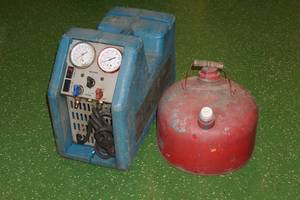 lot 9 image: AC Recovery Unit and Gas Can