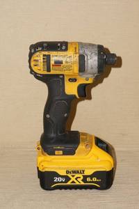 lot 3 image: DeWalt 20V Cordless Impact Driver