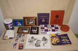 lot 116 image: Vikings Cards, Novelties, and Photos