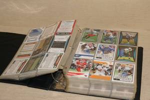 lot 118 image: Binder of Cards - Mostly Football