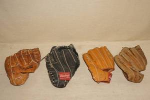 lot 106 image: 4 Gloves