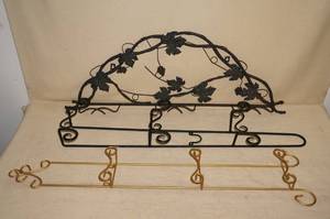 lot 160 image: Decorative Plate Holders