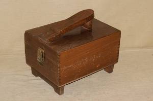 lot 164 image: Shoe Shine Case