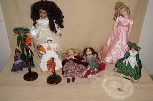 lot 166 image: Assorted Dolls